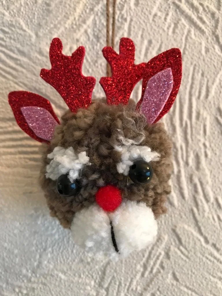 Rudolf-head-tree-decoration-on-wall-image.jpg