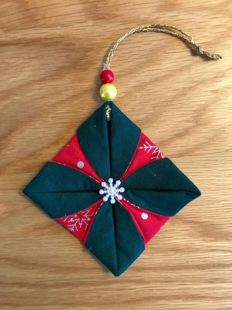 green-red-beaded-tree-decoration-front-image.jpg