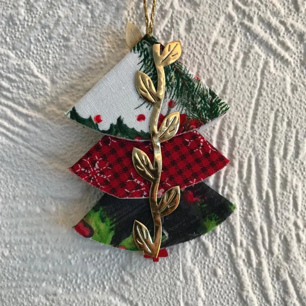 three-tier-tree-decoration-on-wall-image.jpg