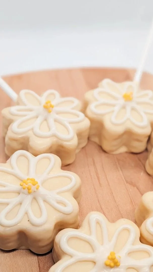 Lemon Daisy cake pops