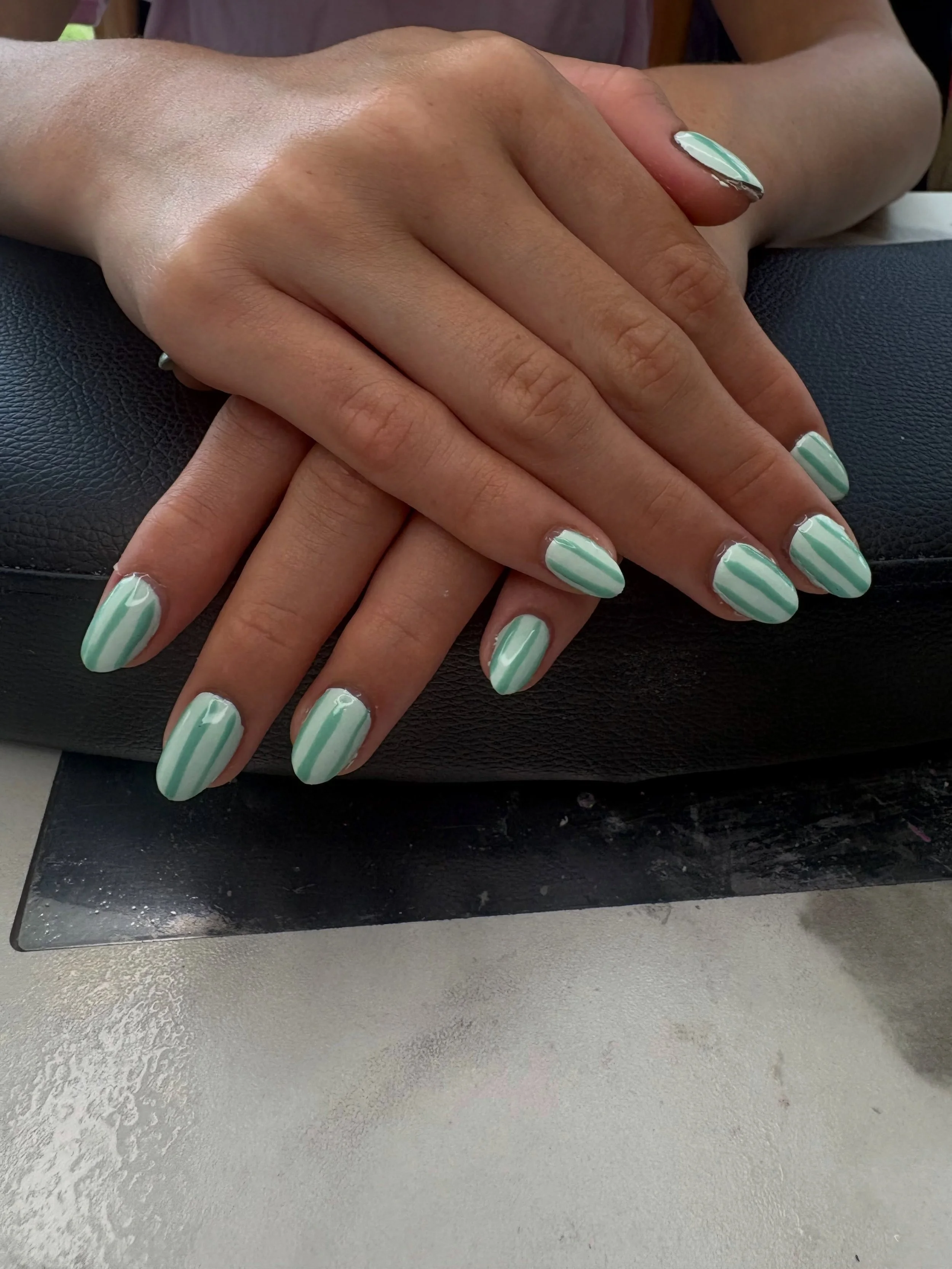 Gorgeous striped nails!!
