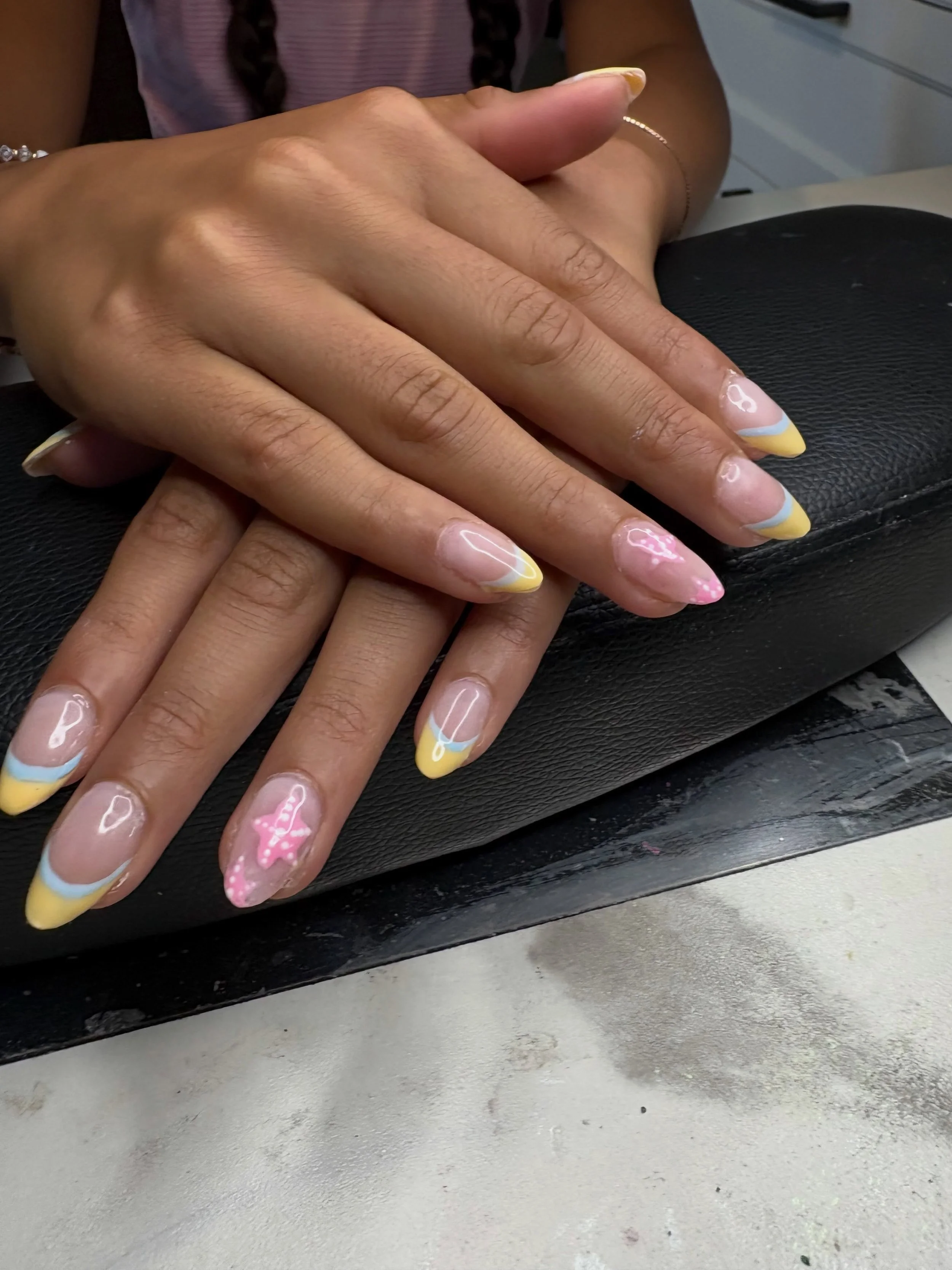 Start school off with brand new nails! 🩷💚