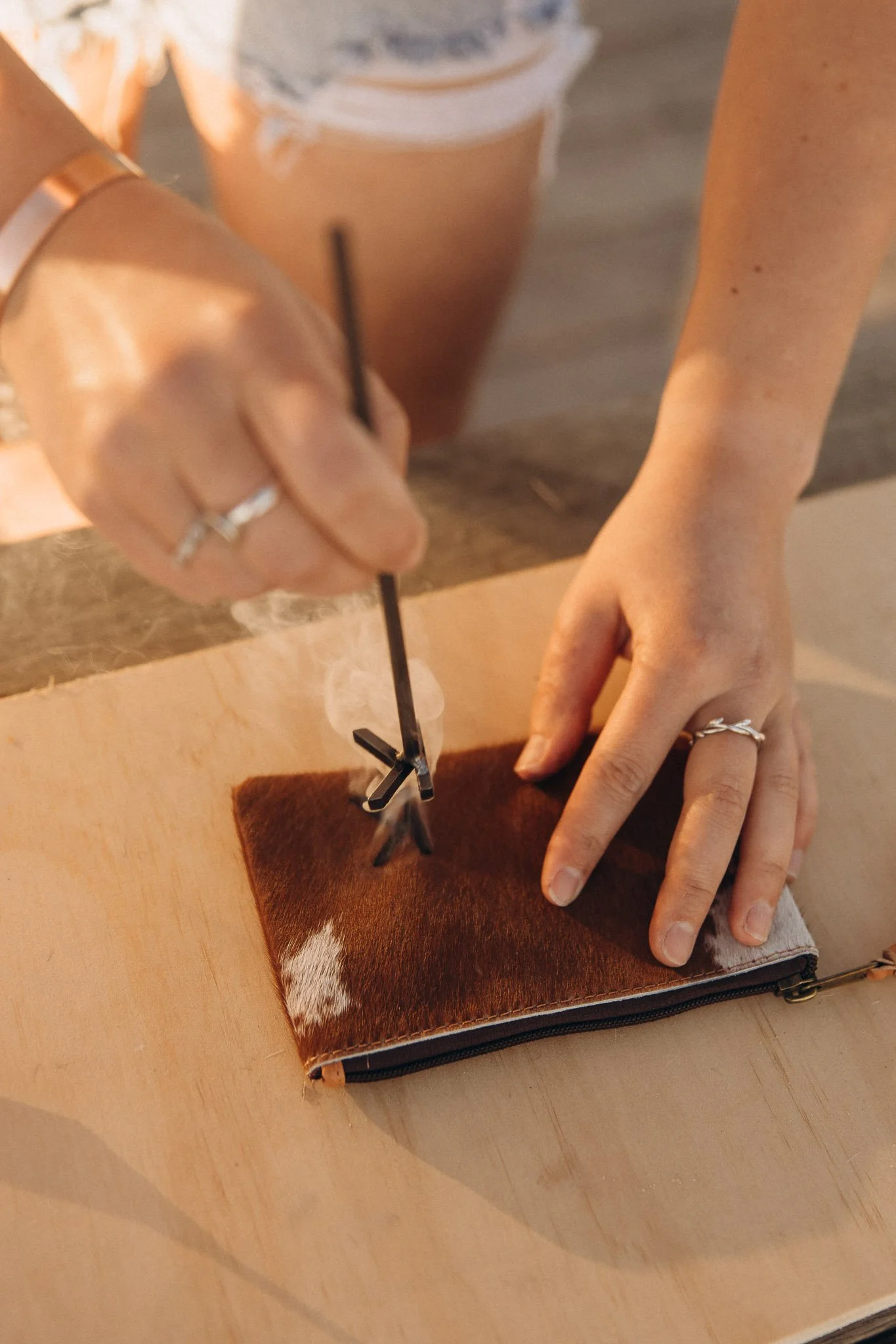 minimalist-leather-cardholder-natural-light.jpg