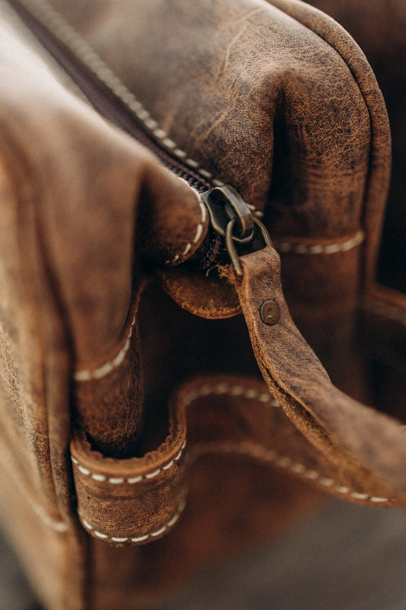 handmade-leather-bag-dark-brown-closeup-19.jpg