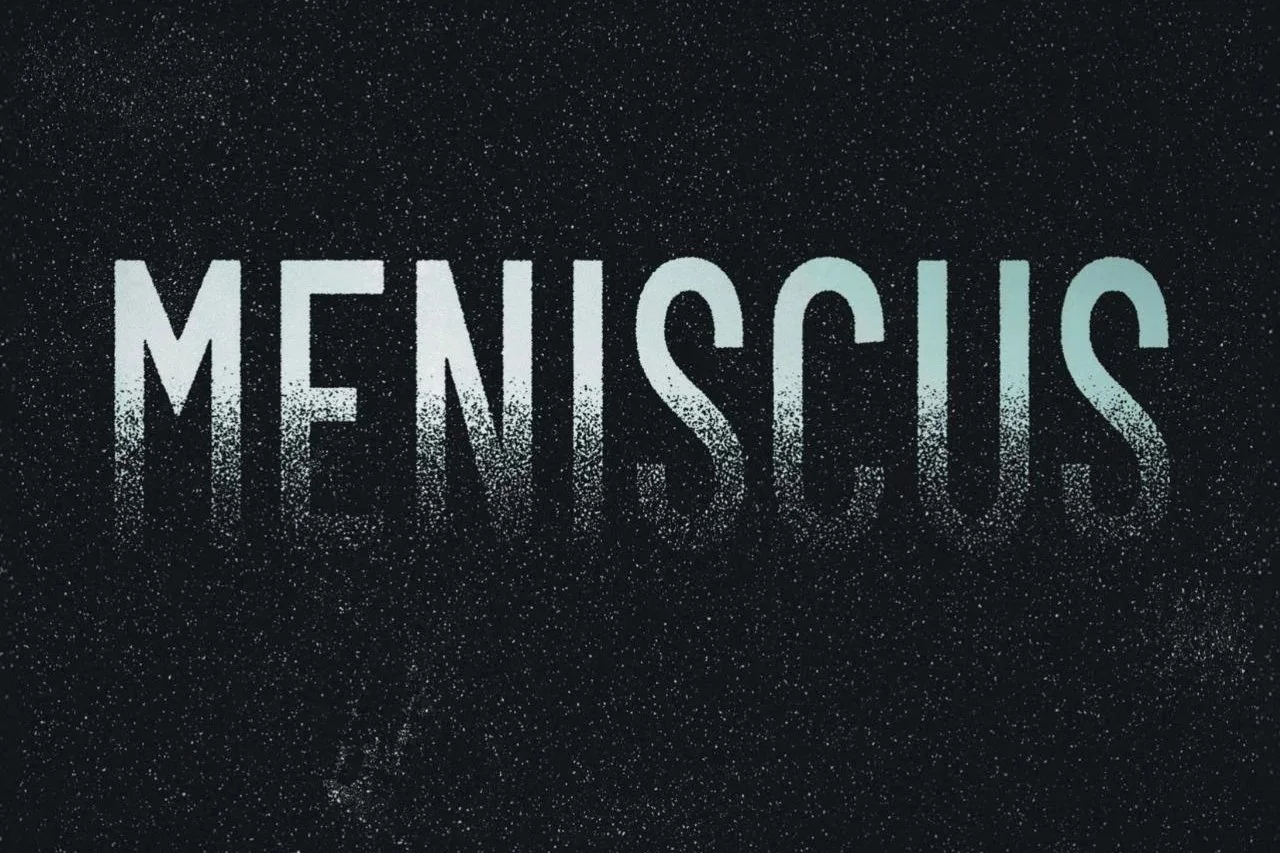 The word 'MENISCUIS' written in large, light-colored letters with a gradient effect on a black background with white speckles.