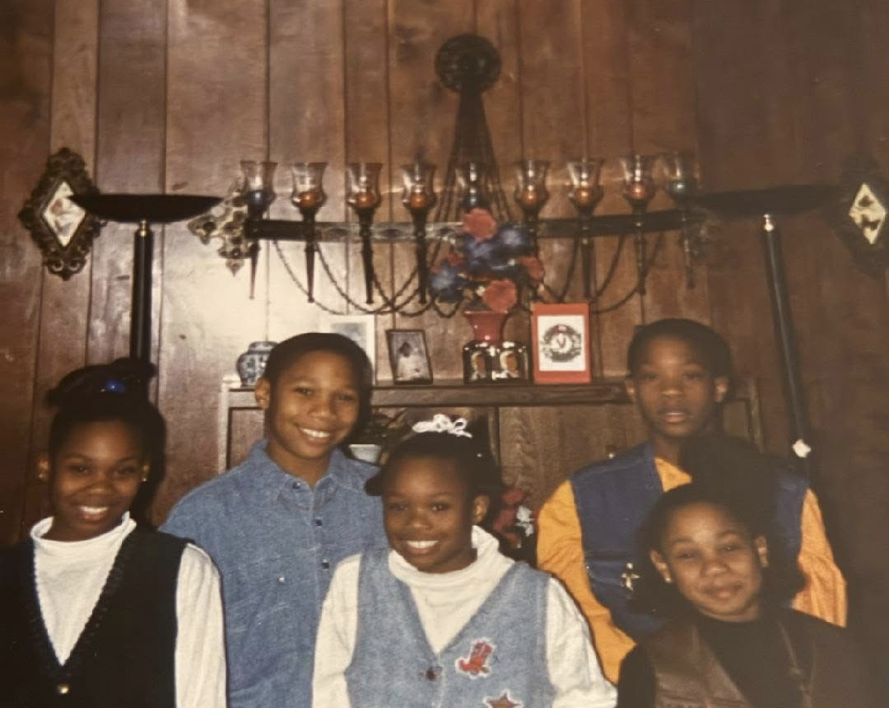 Siblings Krystal Parham, Jamaal Floyd, Lakia, Jason Floyd and Shan'Nika Sanders