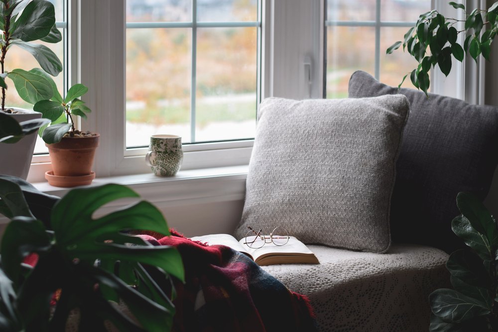 A weekend decluttering checklist for your reading space