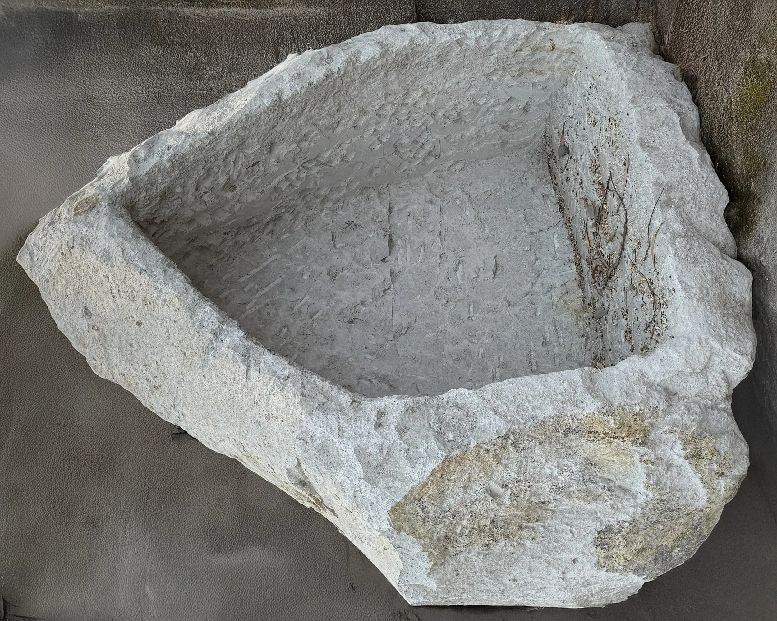 outdoor tub, limestone