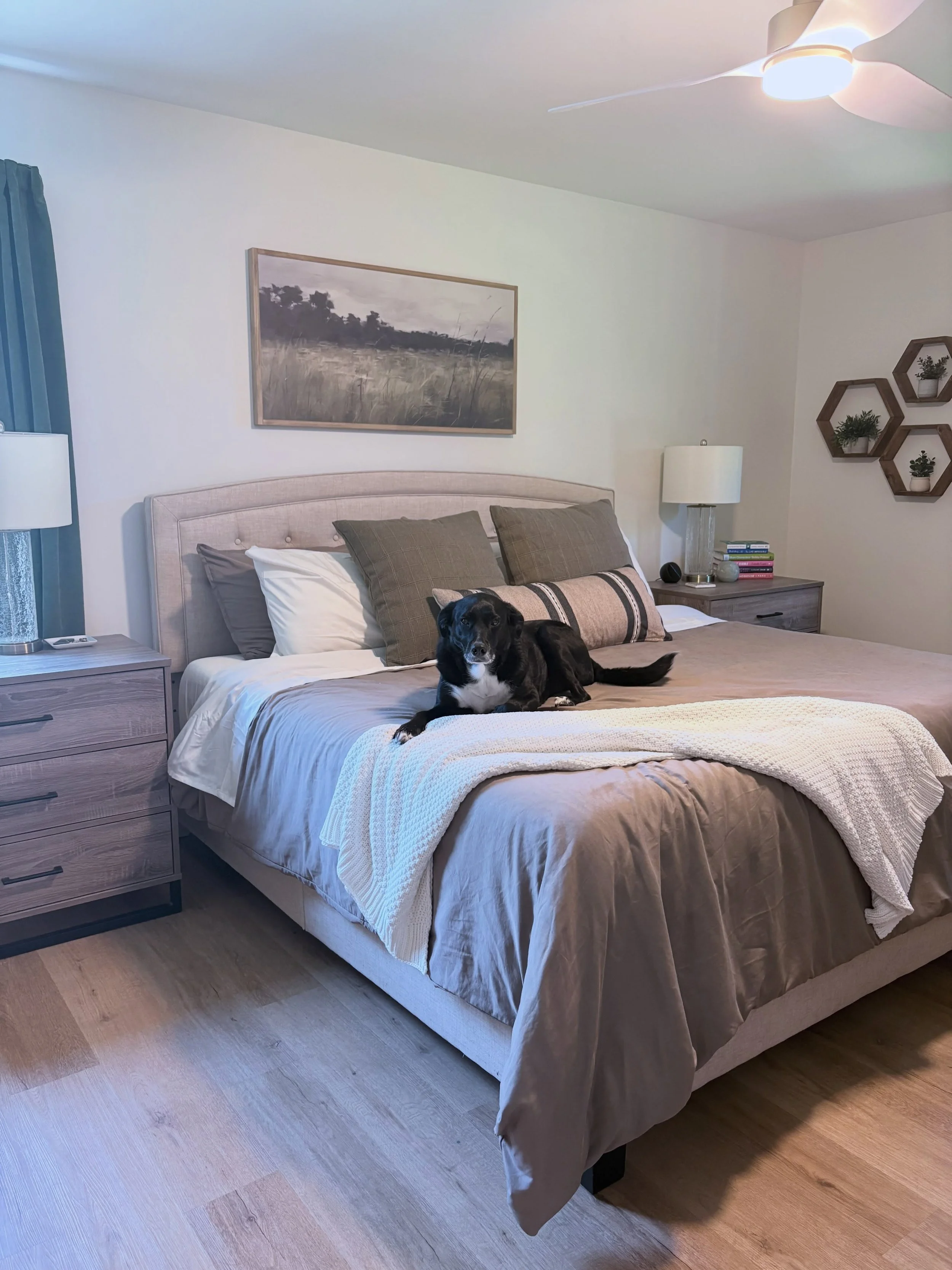 🤎A little bedroom refresh 🤎
I added some soft layers with cozy textures and it made my room feel brand new. I already had a few of the pieces and picked up some pillows from @target.  It just goes to show you can make a big impact without spending 