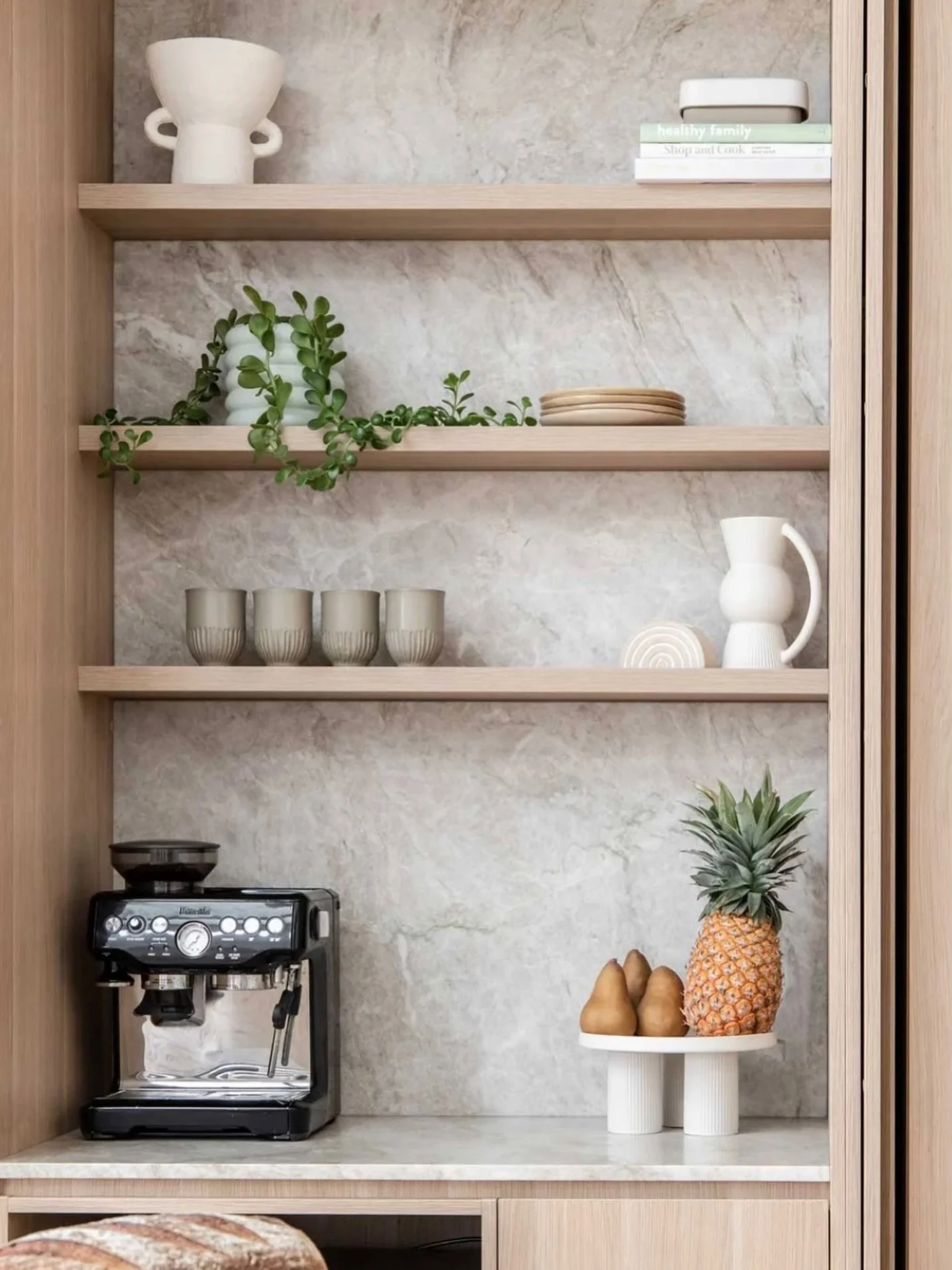 A clean kitchen says everything ✨

Fresh benches, polished finishes, and guest-ready presentation designed to create the perfect first impression for every stay.

📞 021 226 5687
🌐 Refresh Queenstown

#Queenstown #AirbnbCleaning #GuestReady #Holiday