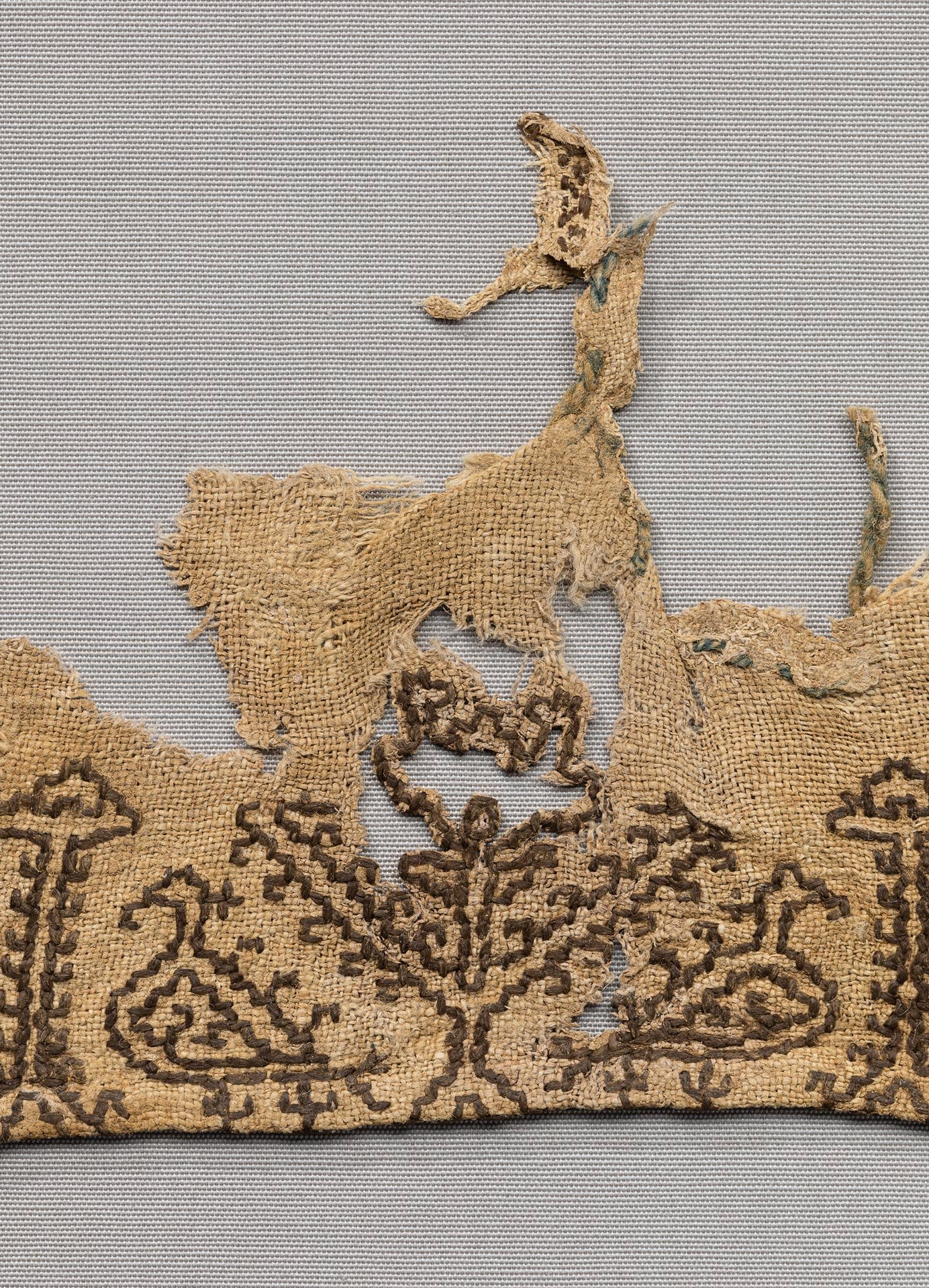 La Mémoire des Tissus : Étude des tissus médiévaux de Mgharet Assi El-Hadath, Liban