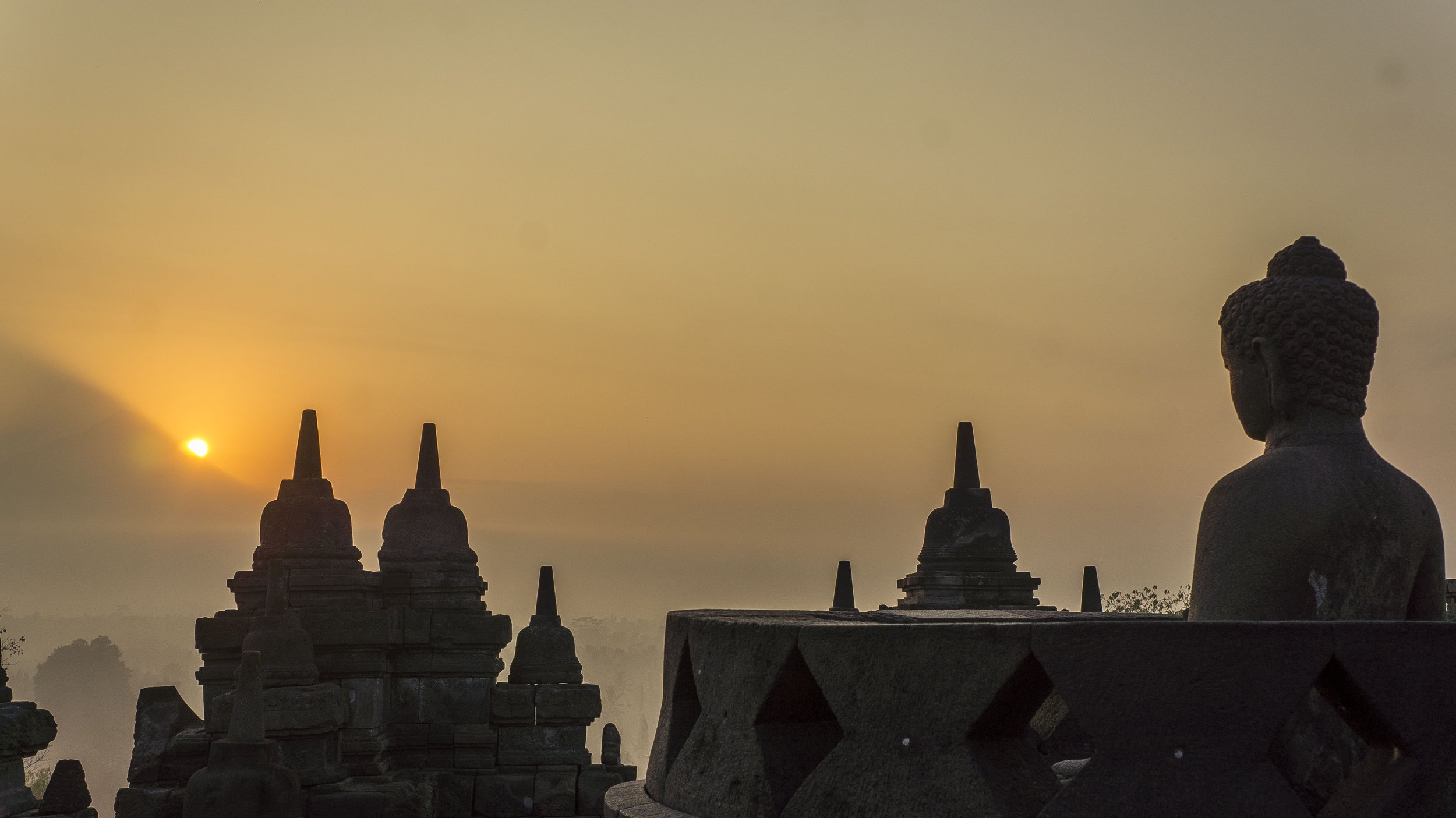 Borobudur_sunrise_2.jpg