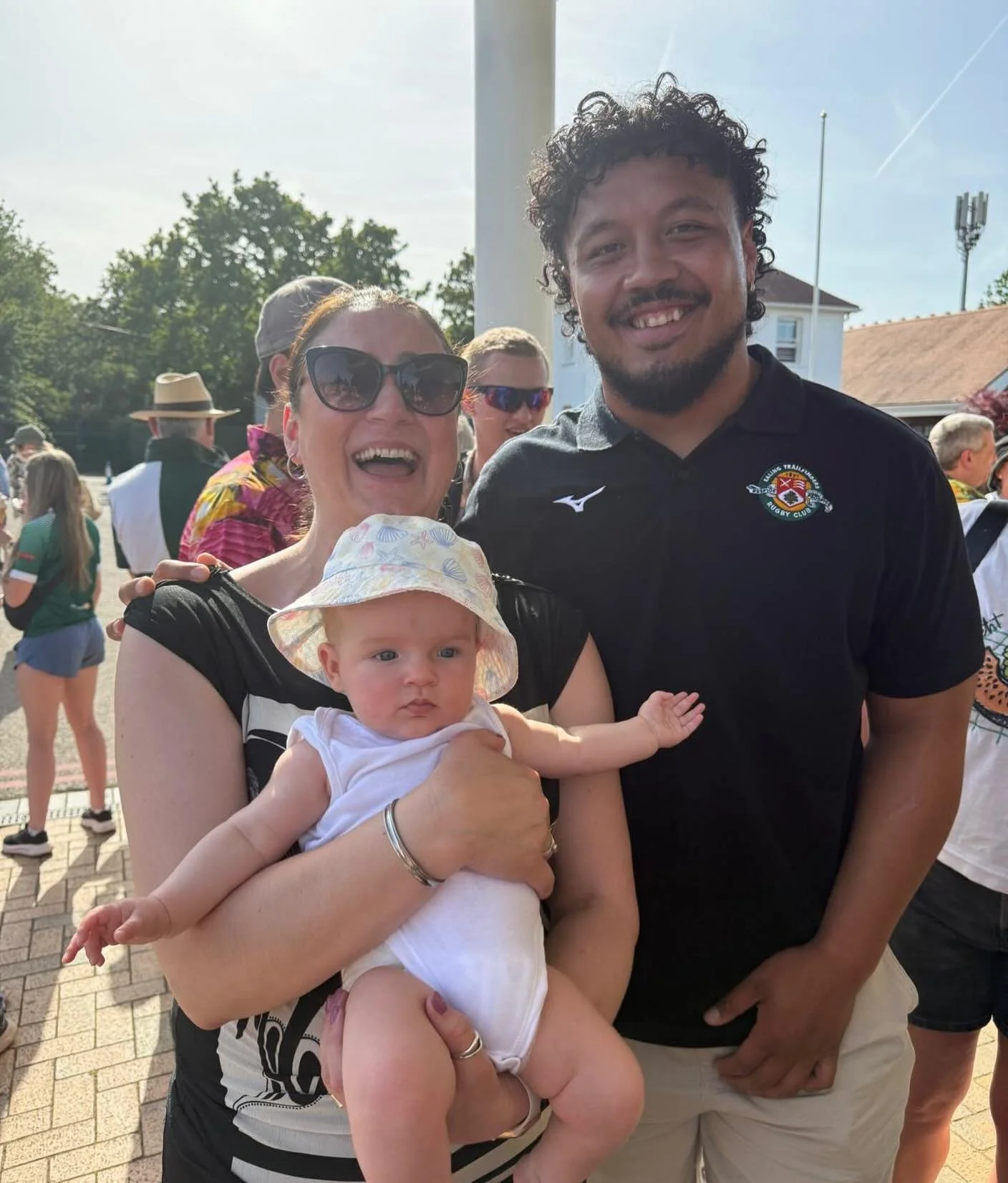 A very sobering morning after yesterday&rsquo;s defeat in the semi-final playoff. So here&rsquo;s a photo of our newest fan, baby Tessa, with @pjsheck 
Congratulations to @worcesterwarriorsst on your deserved win and great show of support for your cl