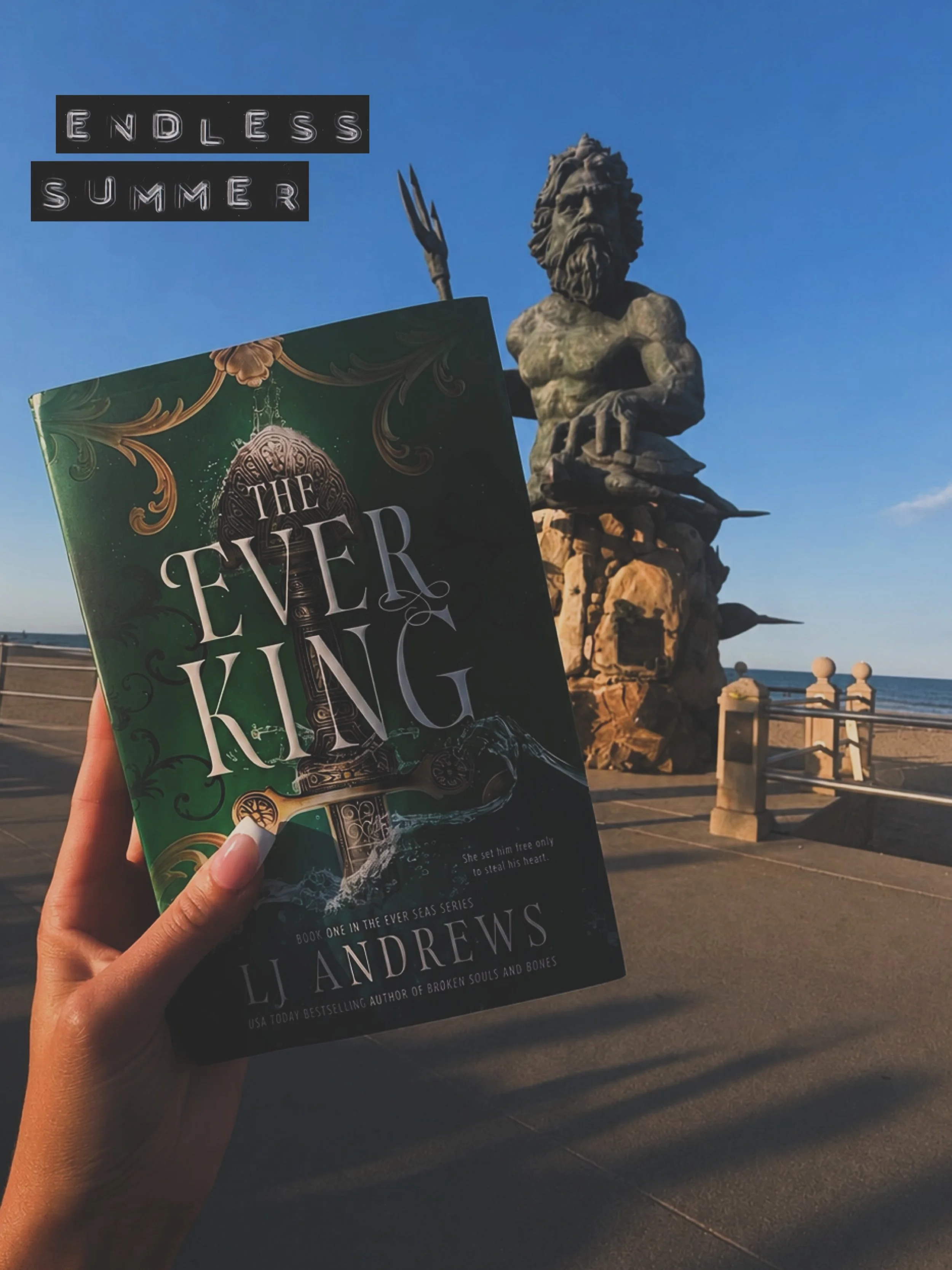 Trying to hold onto summer like Erik Bloodsinger holds onto what belongs to him. 🌊⚔️

One more sunrise. One more beach read. One more chapter.

The Ever King understood the assignment.

#bookstagram #theeverking #romantasy #beachreads #inkandlore