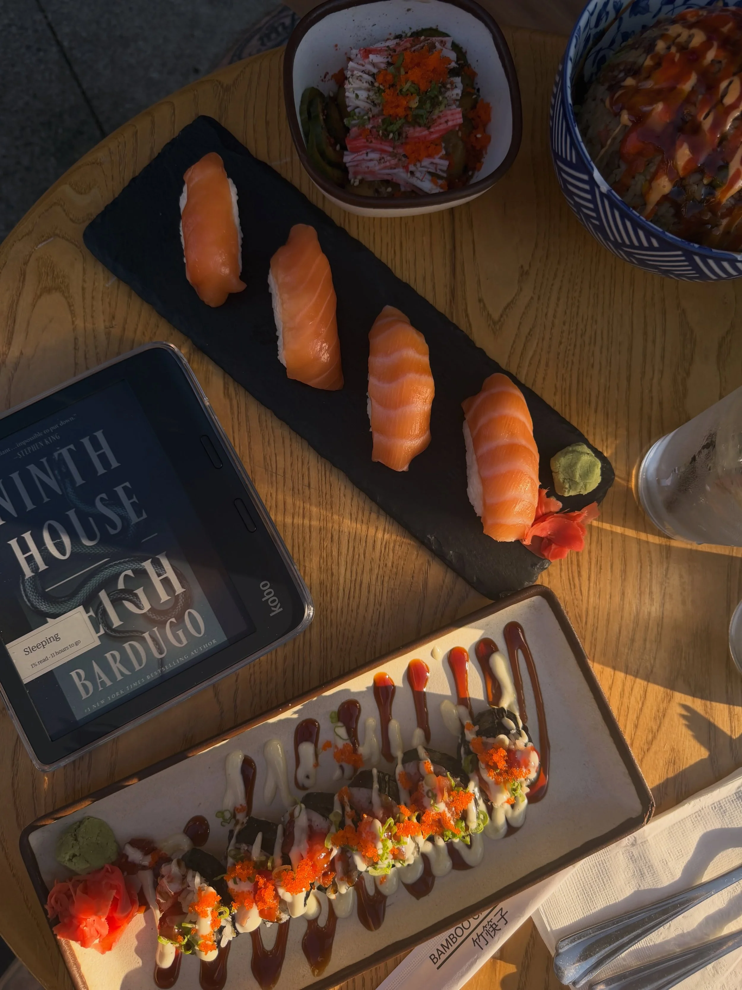 Can we all agree sushi tastes even better with a side of fantasy? 👀🍣📖

Reading Ninth House at @sushivice__vb and honestly&hellip;the dark, mysterious book vibes paired perfectly with this spread. Safe to say, we&rsquo;re obsessed with this reading