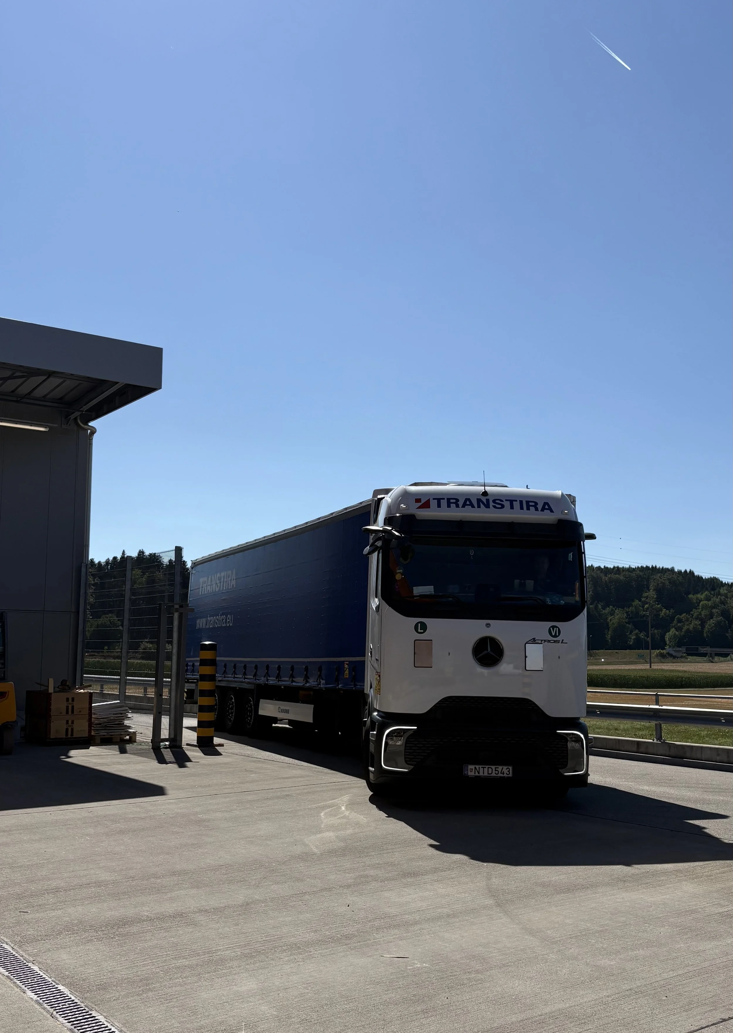 18t Material rollen aus Spanien an