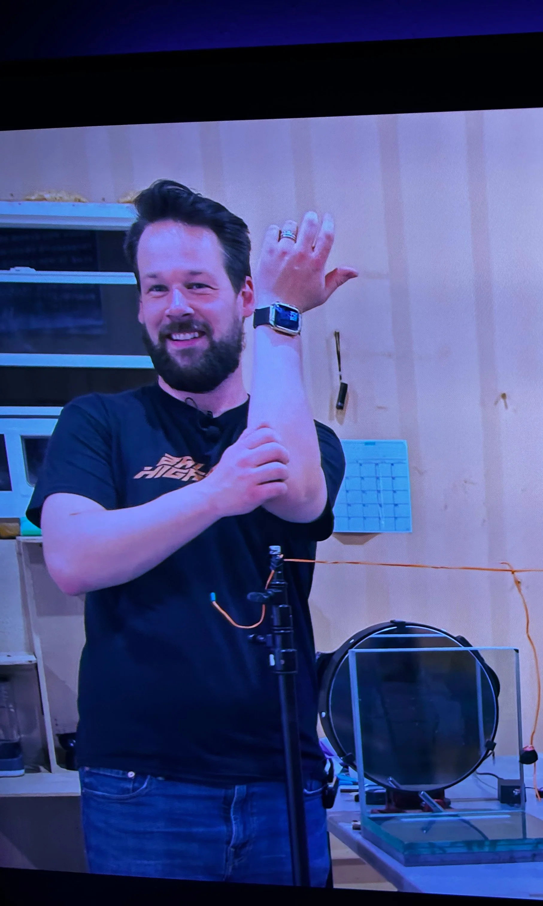 A person experiencing the proud elbow effect.