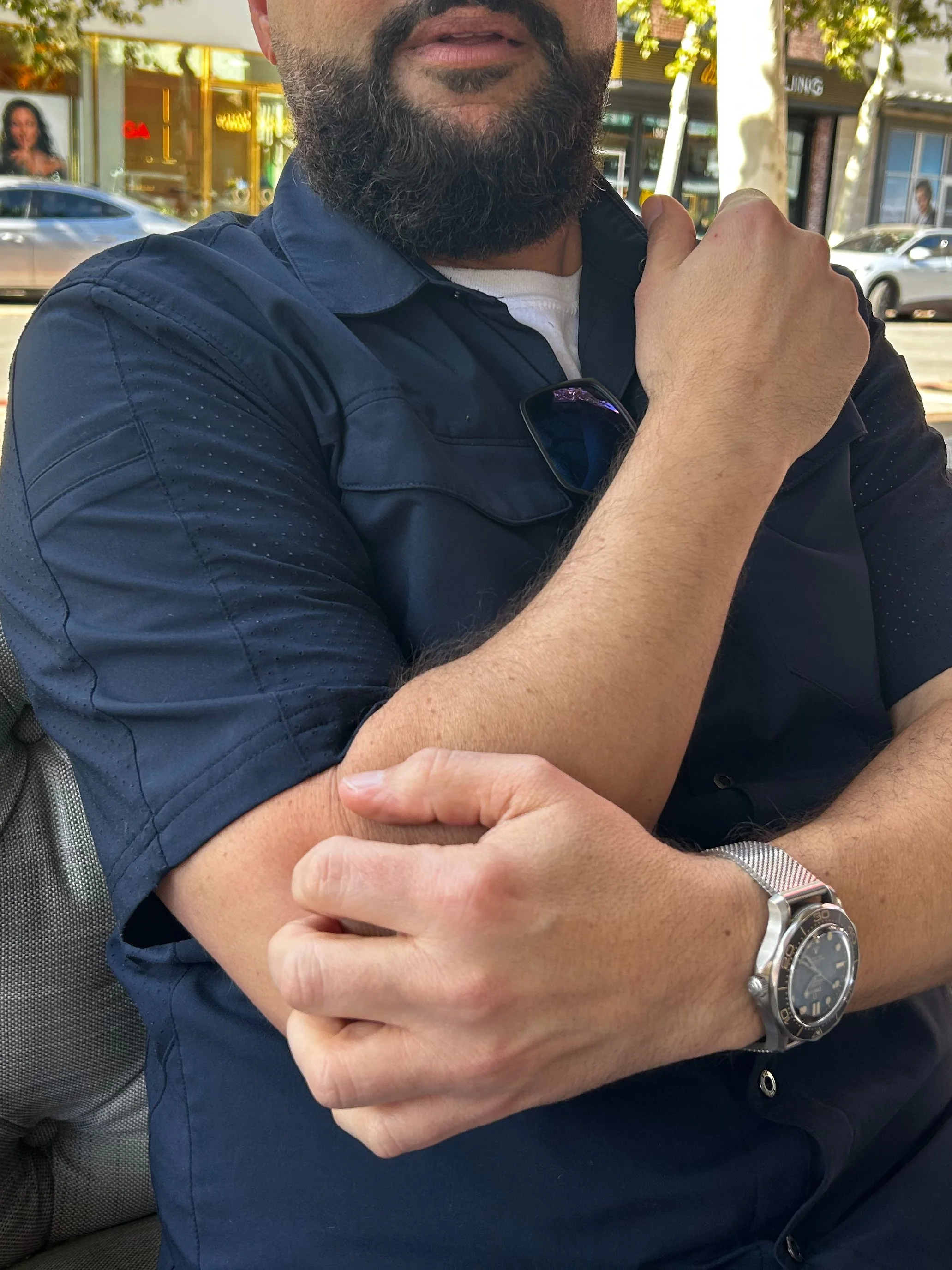 A person experiencing the proud elbow effect.