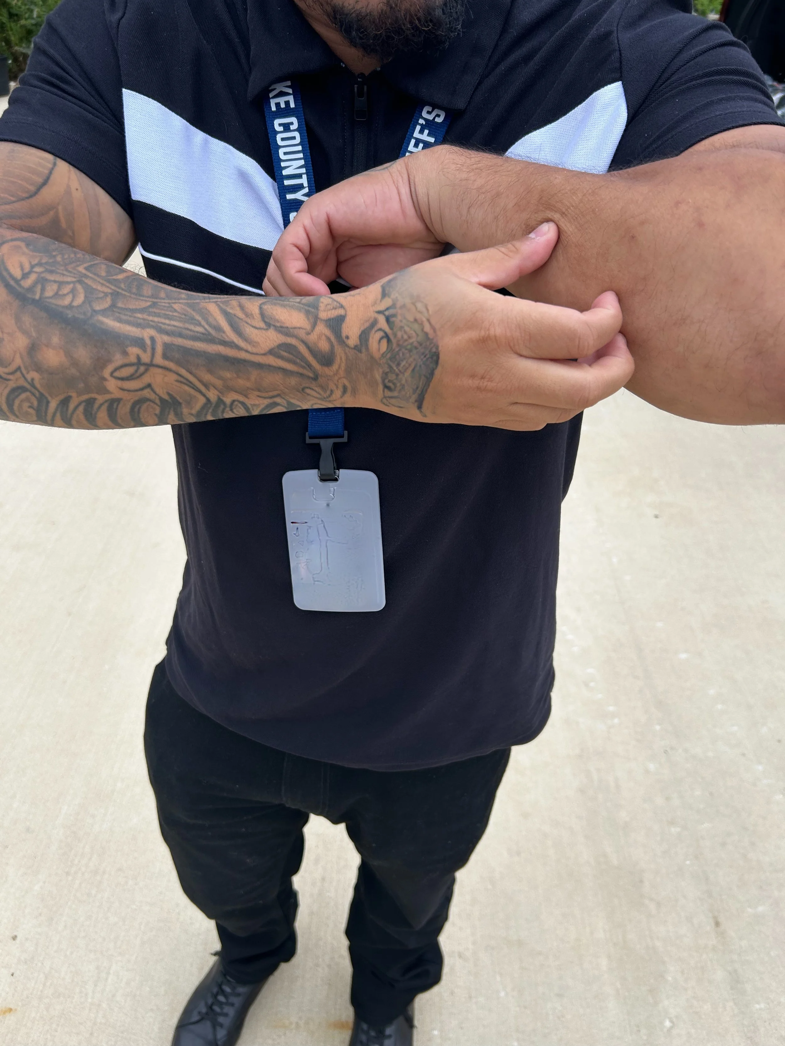 A person experiencing the proud elbow effect.