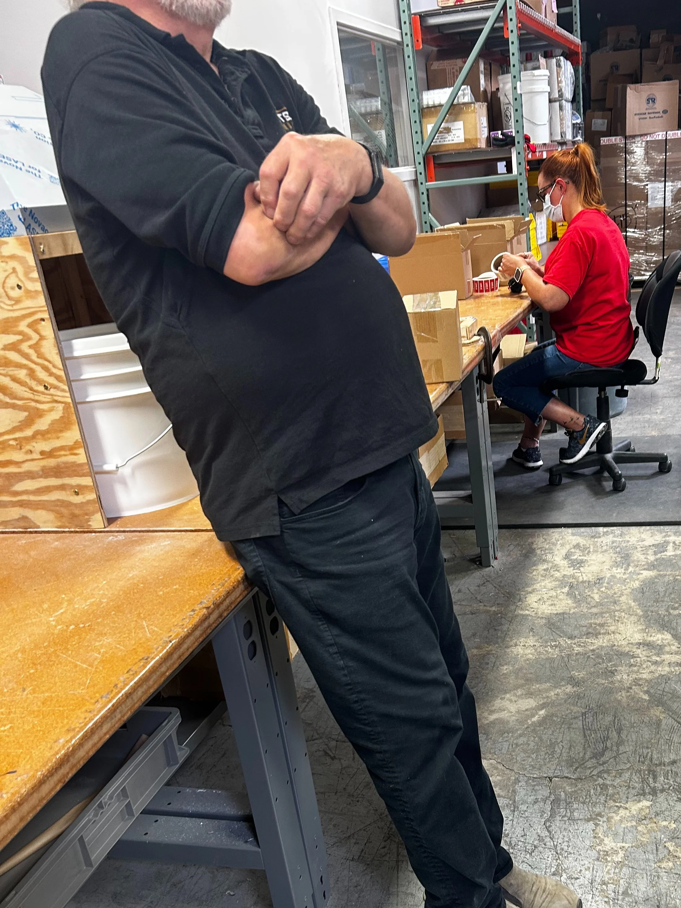 A person experiencing the proud elbow effect.