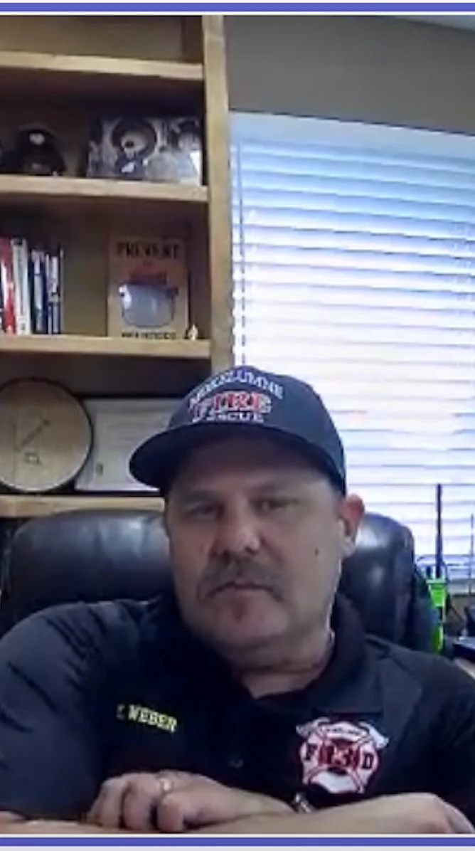 A person experiencing the proud elbow effect.