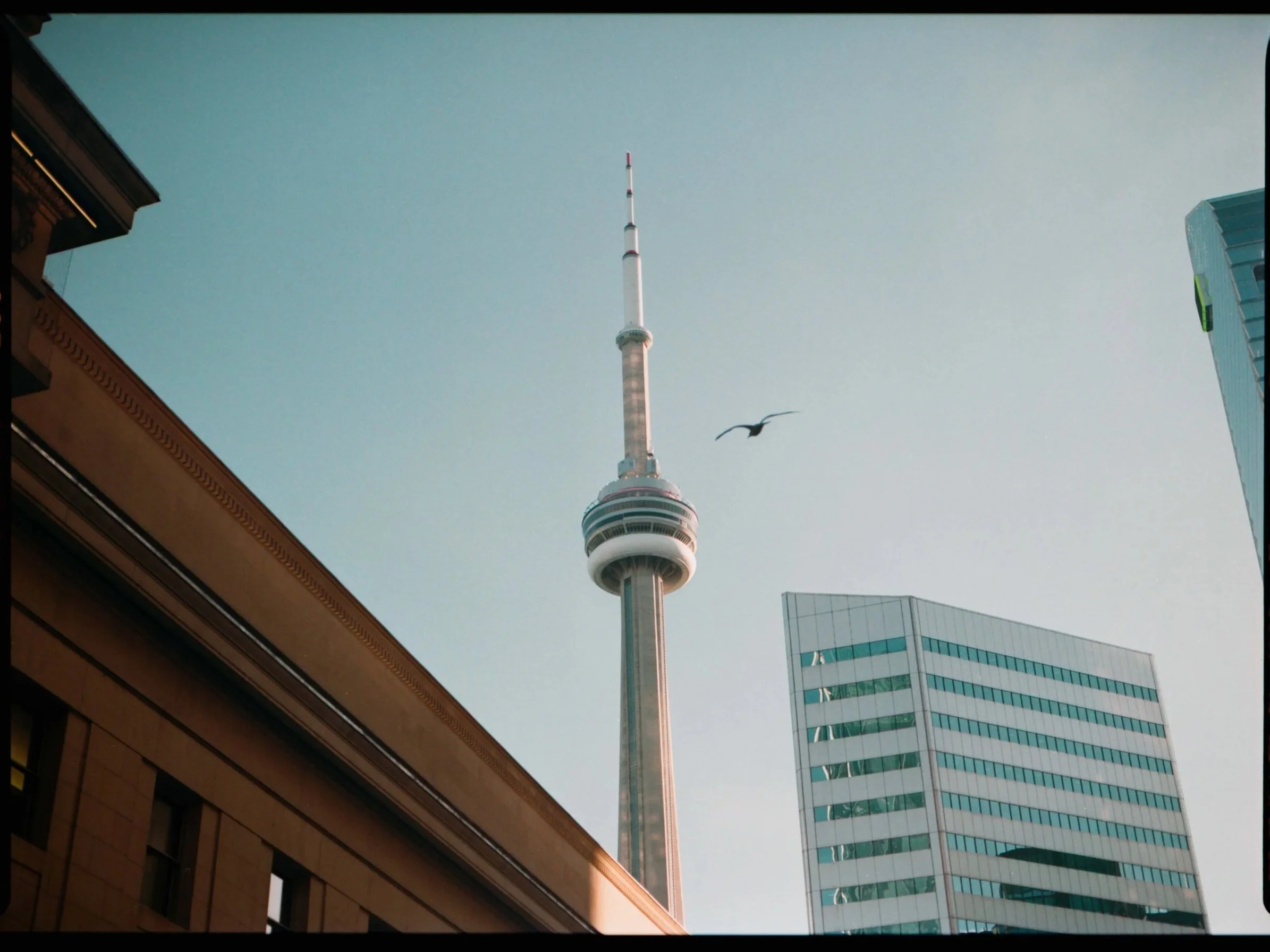 Cn Tower Toronto Canada Union Station.jpg