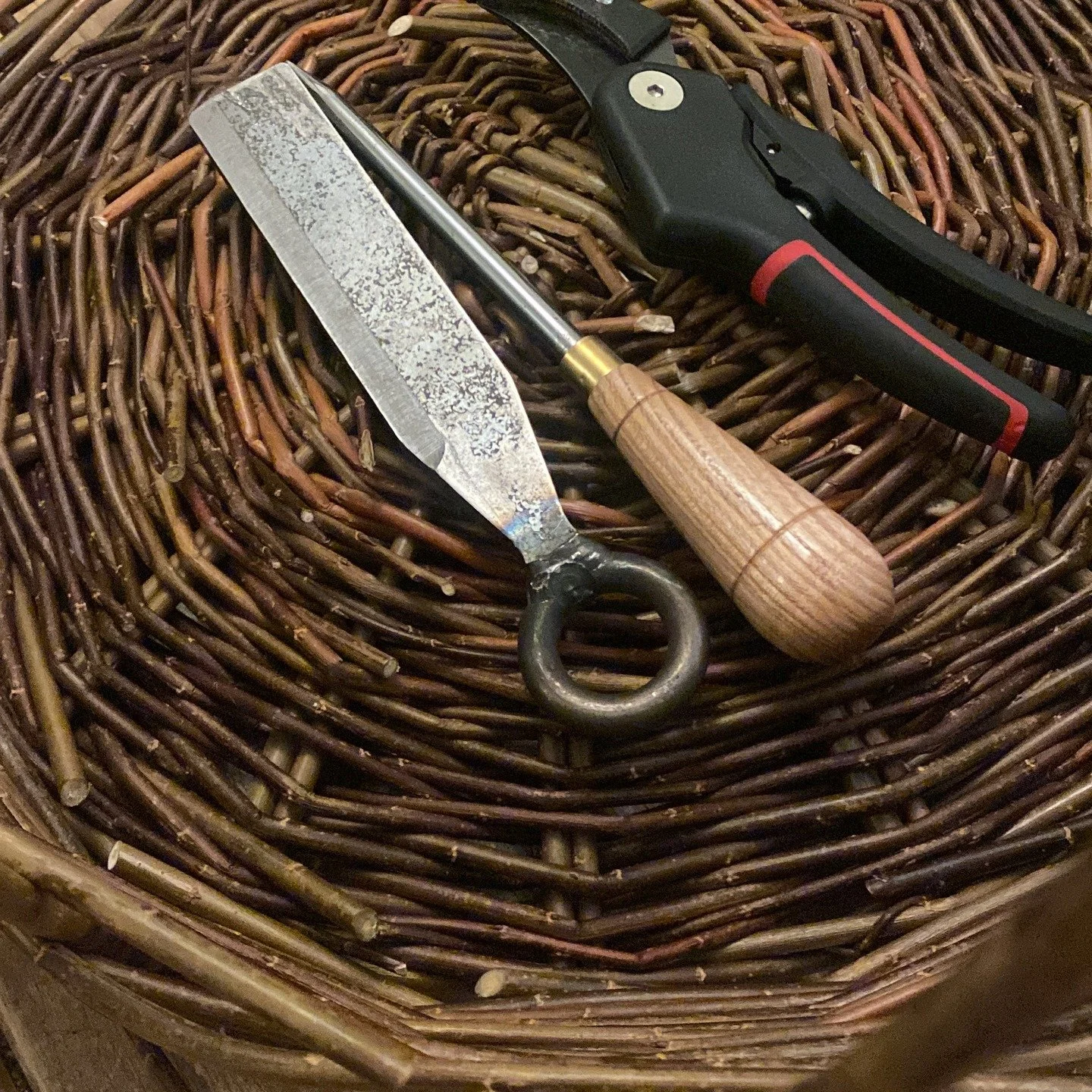 I adore craft work as you can imagine. One of my favourite moments is returning to a particular area, in this case basketry, and working with familiar materials again. It is like meeting an old friend and relaxing into comfortable, joyful rhythms. On