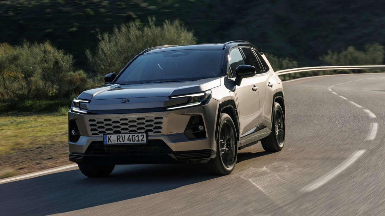 RAV4 ট্রাক নিয়ে ভাবছে Toyota