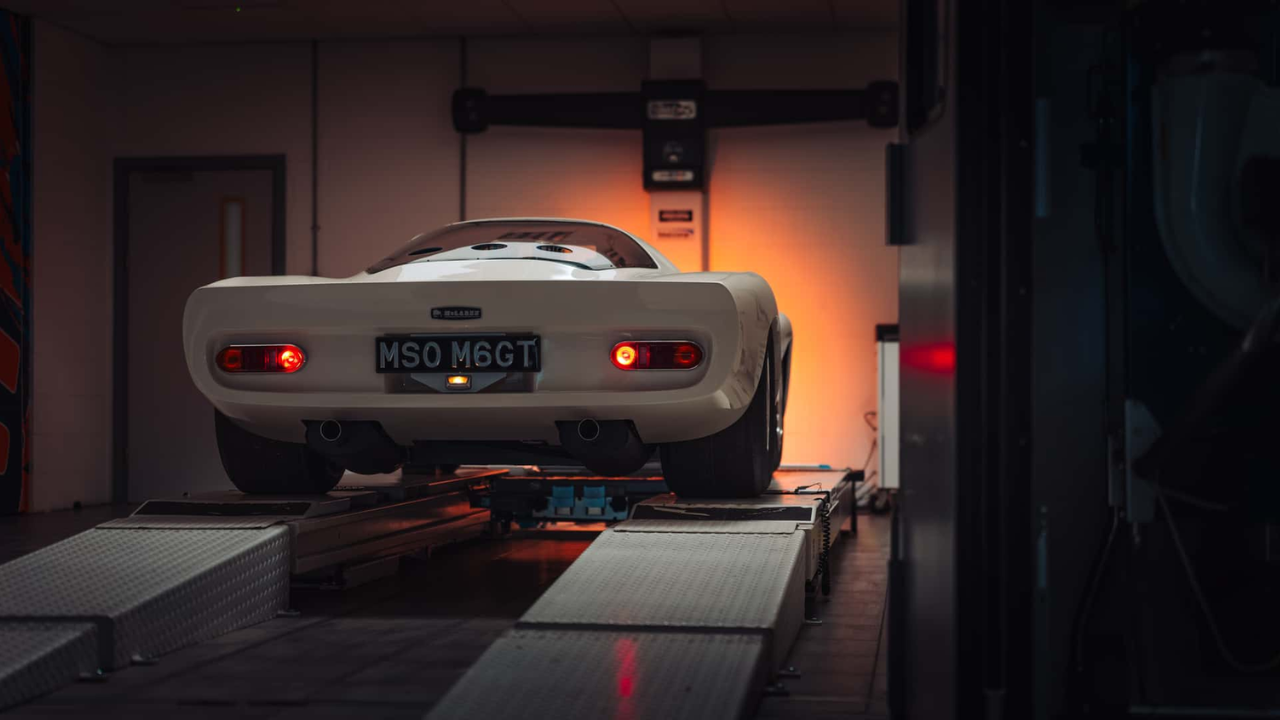 McLaren-এর প্রথম রোড কারের (6).png