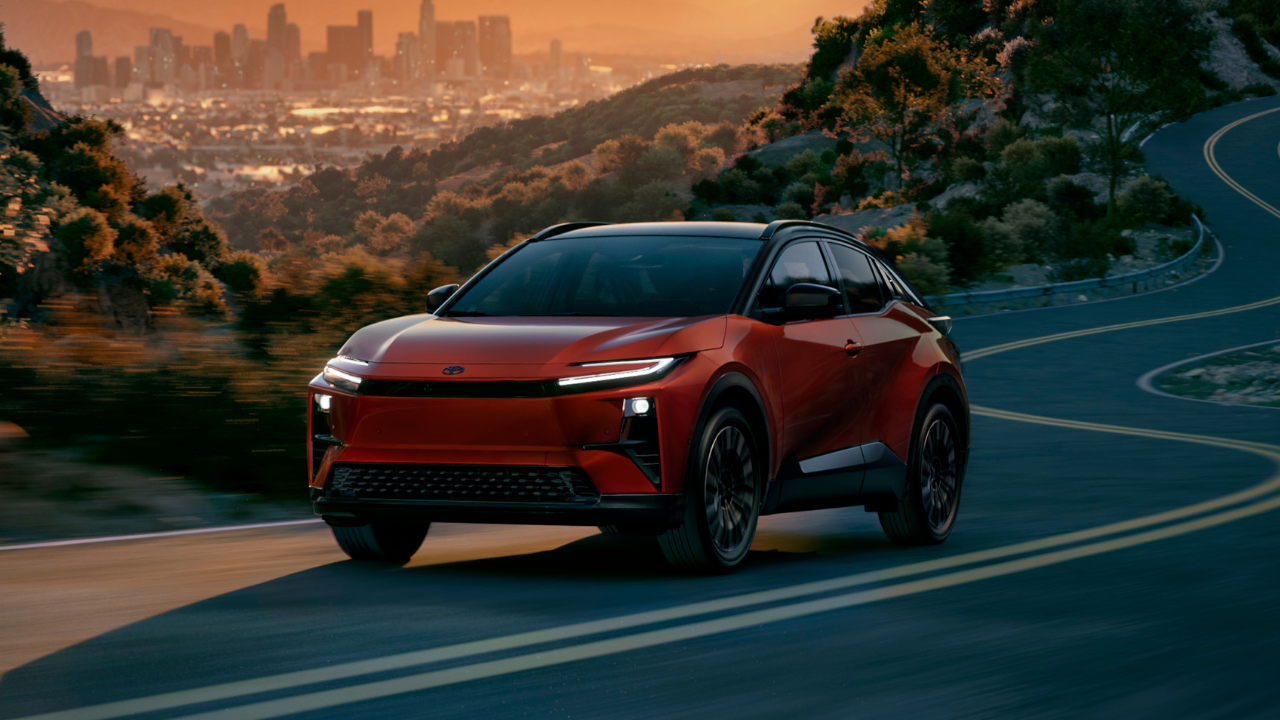 সেরা ৫ ইলেকট্রিক গাড়ি বিক্রেতার তালিকায় Toyota