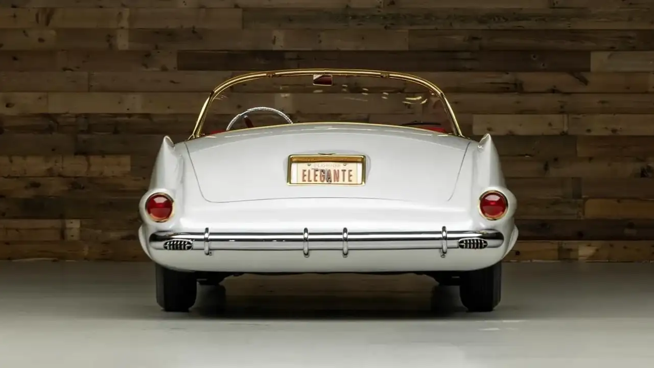 সোনালী Cadillac (2).png