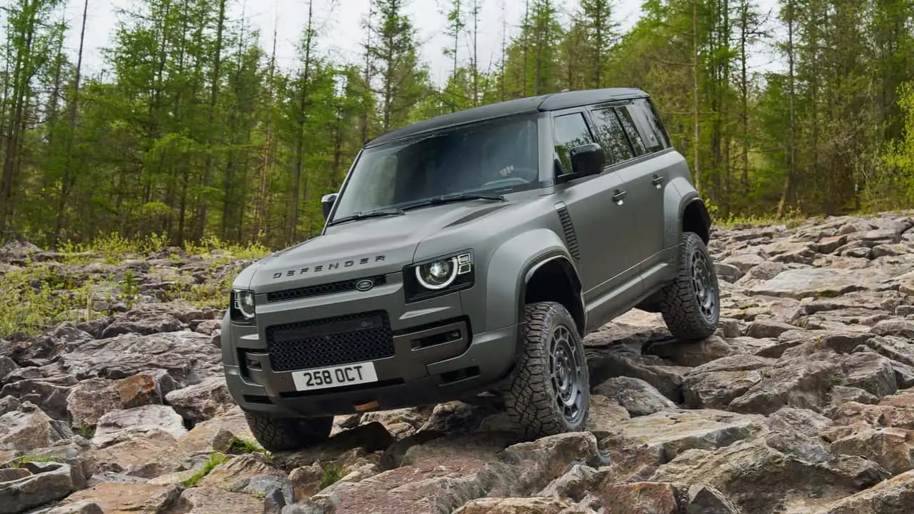 Defender ট্রাক তৈরির ভাবনায় JLR