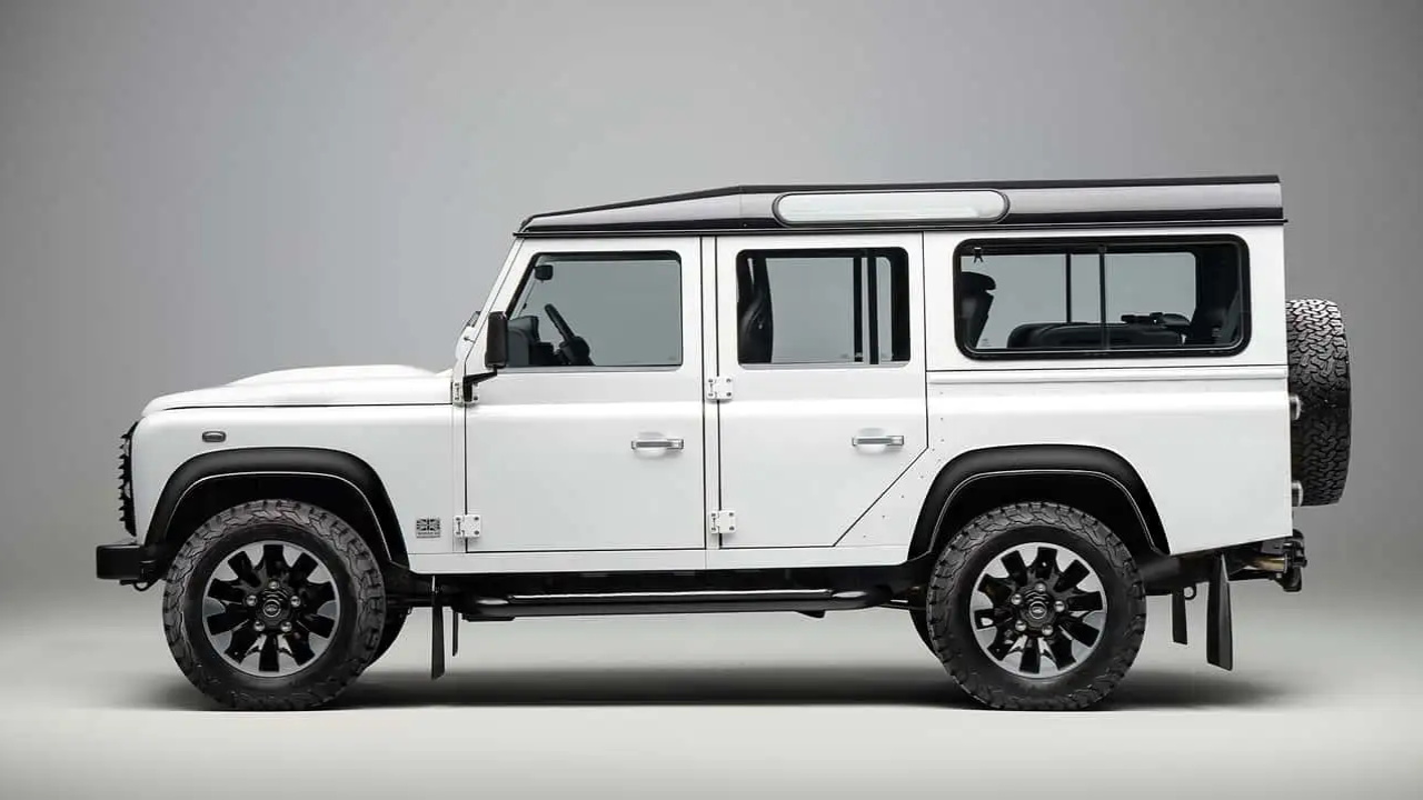 Defender V8 Restomod (7).png