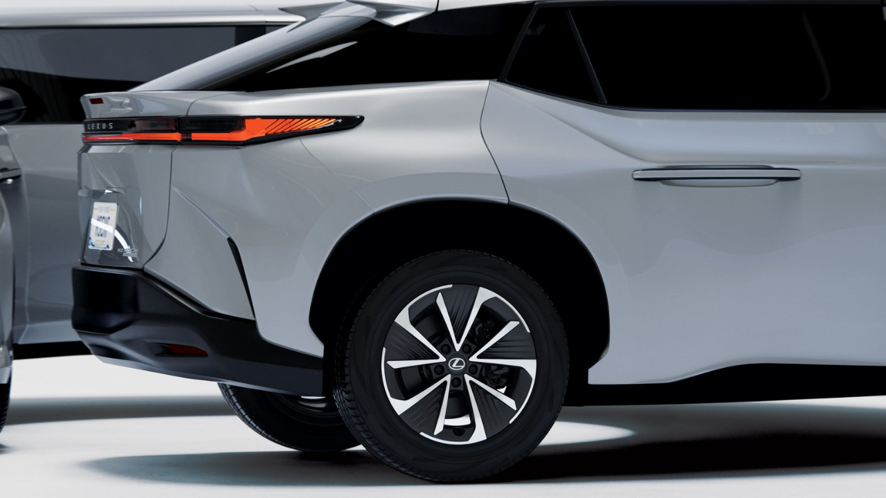Lexus Sculpture  (5).png
