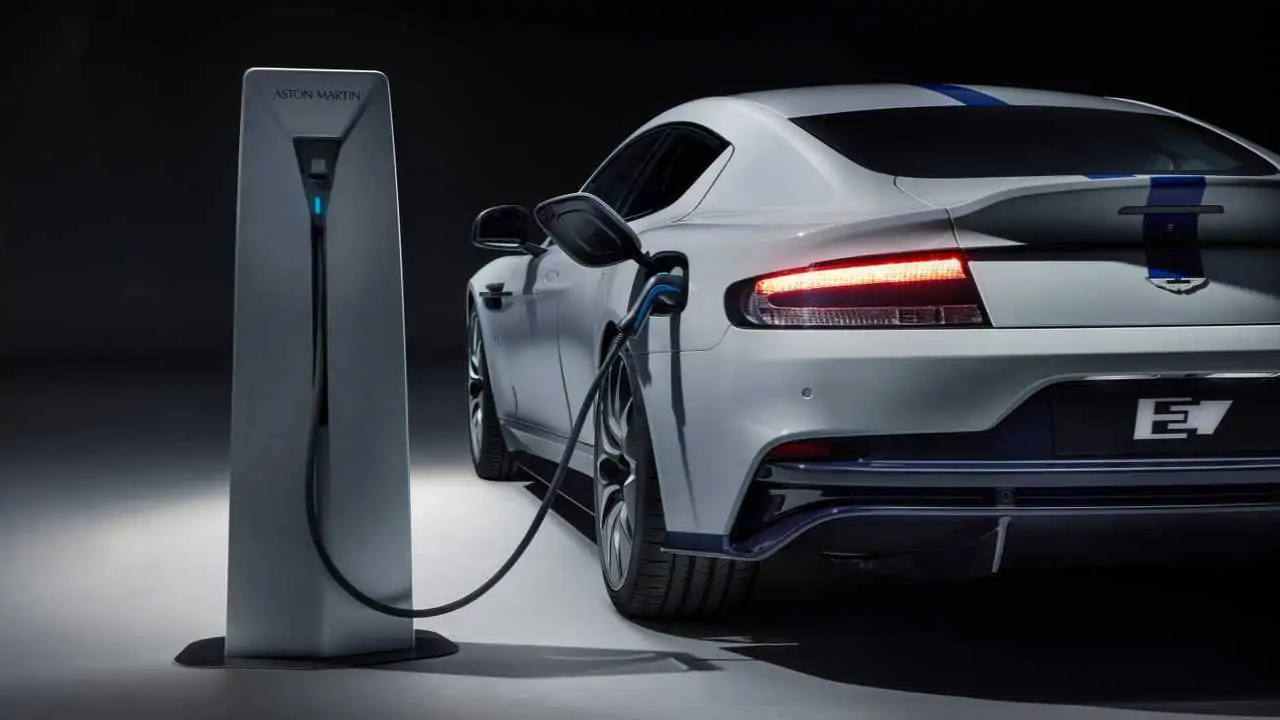 প্রথম বৈদ্যুতিক গাড়ি পেছাল Aston Martin