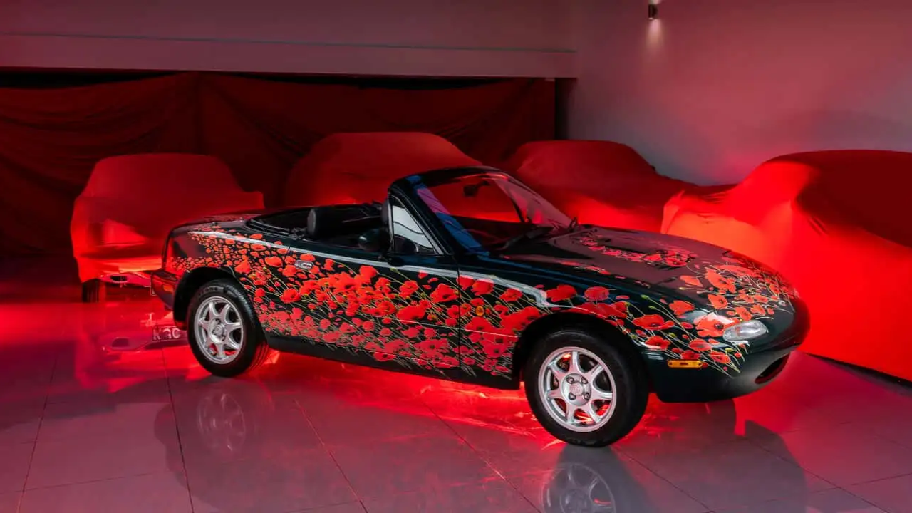 স্মরণসভায় Mazda-র অনন্য ‘পপি আর্ট কার’