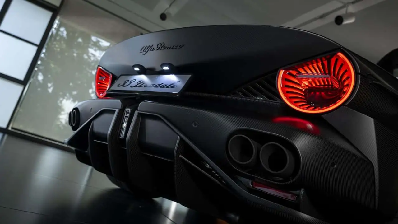 Alfa Romeo 33 Stradale Perla Nera  (3).png