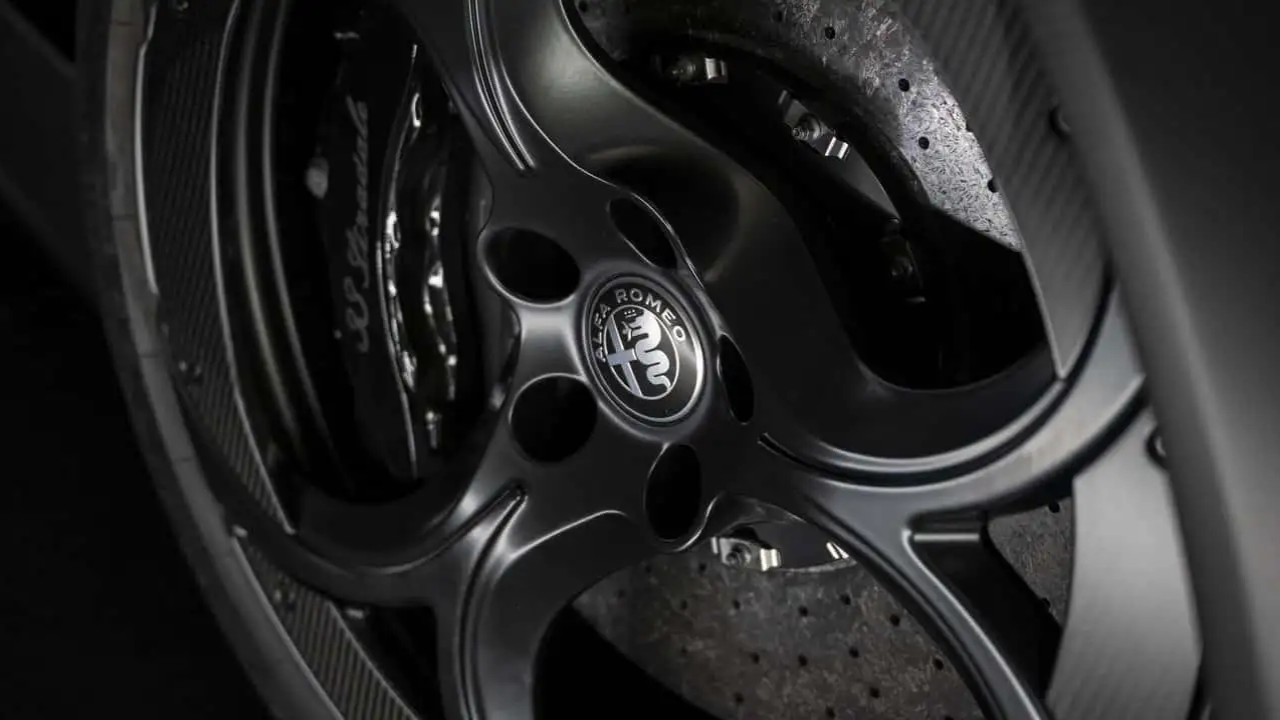 Alfa Romeo 33 Stradale Perla Nera  (11).png