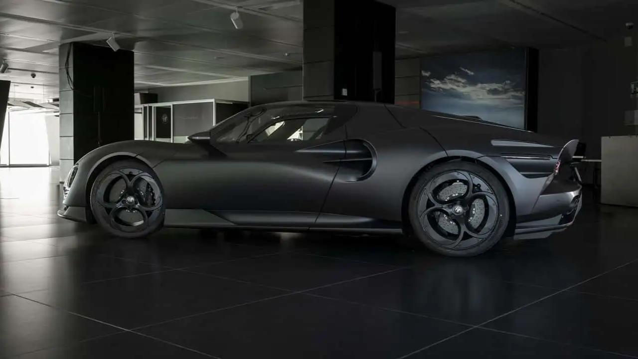 Alfa Romeo 33 Stradale Perla Nera  (21).png