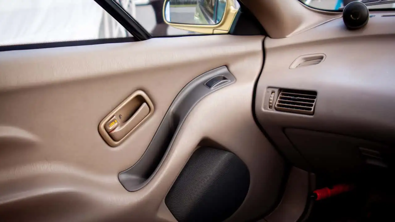 Renting Toyota Sera (6).png