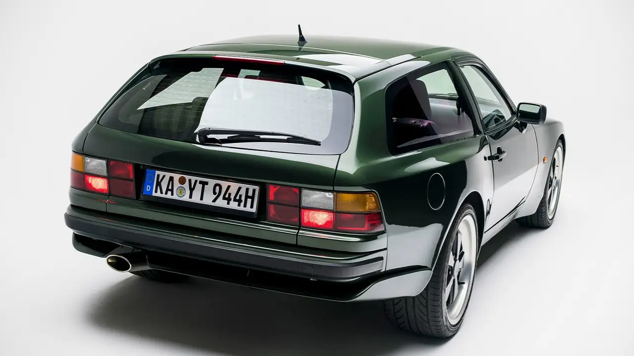 Porsche 944 Shooting Brake  (11).png