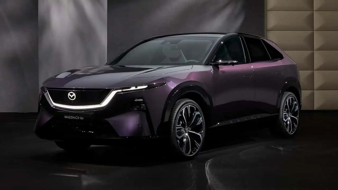 গাড়িতে বসে গালিগালাজের সুযোগ করে দিল Mazda