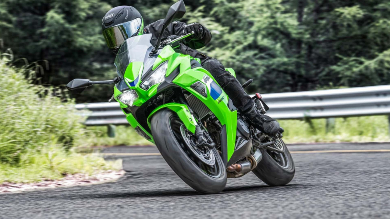Kawasaki Ninja 650 (7).png