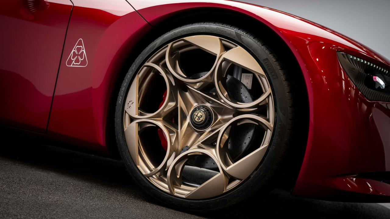 Alfa Romeo Cuorerosso (35).png