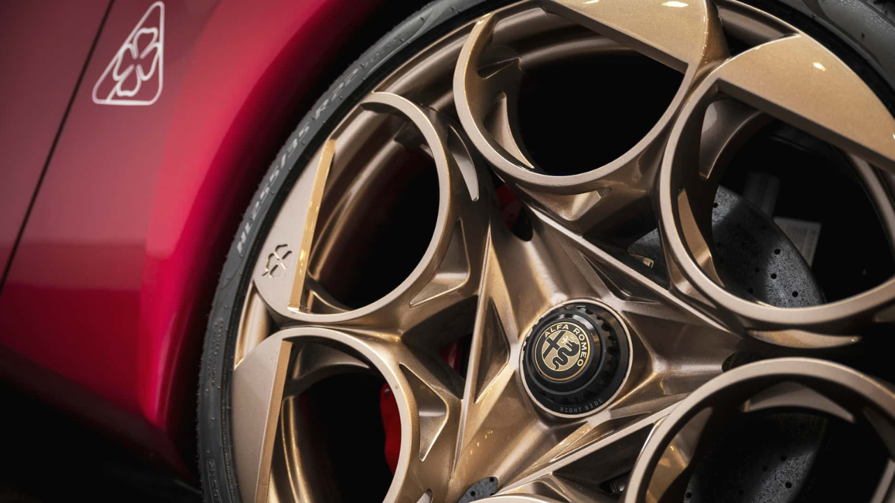 Alfa Romeo Cuorerosso (36).png