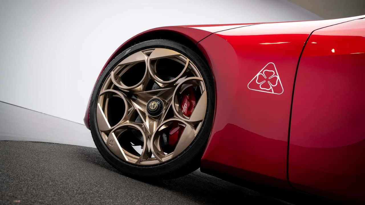 Alfa Romeo Cuorerosso (39).png