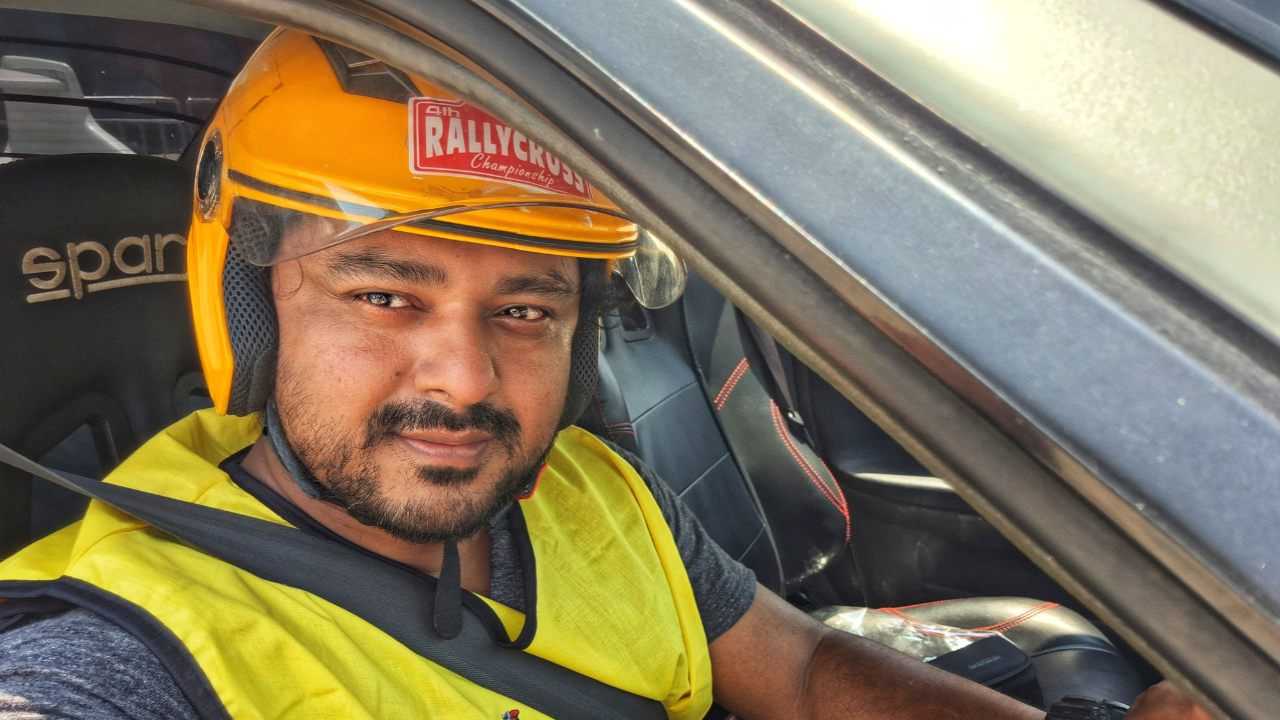 সারওয়ার চৌধুরী: ডক্টর, শিক্ষক, ব্যবসায়ী, রেসিং ড্রাইভার