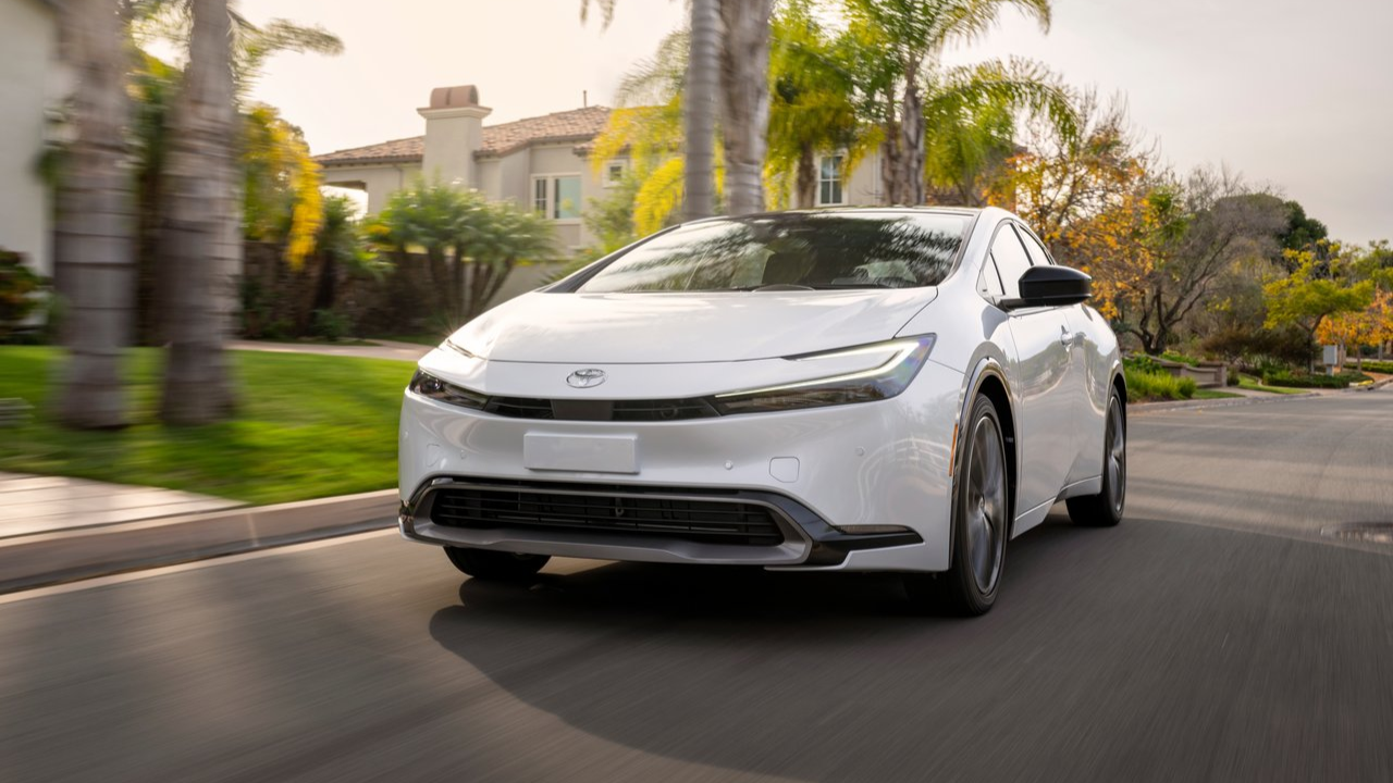 পেট্রোল গাড়িকেও “জিরো এমিশন” বলতে চায় Toyota