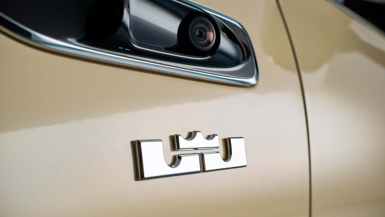 Mercedes-Maybach S680 (4).png