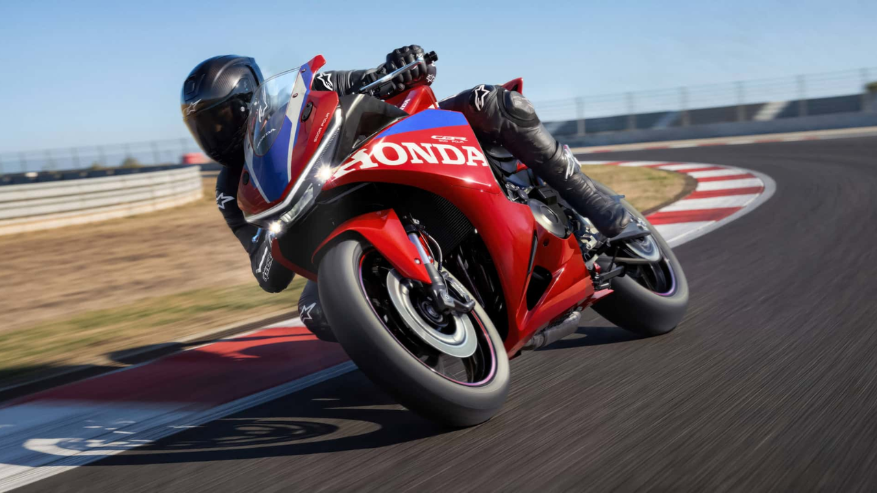 ৫০০ সিসির চার-সিলিন্ডারের CBR আনল Honda 